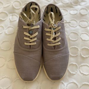 Tom’s NEW Tennis. Size 9.5, fits like a 9